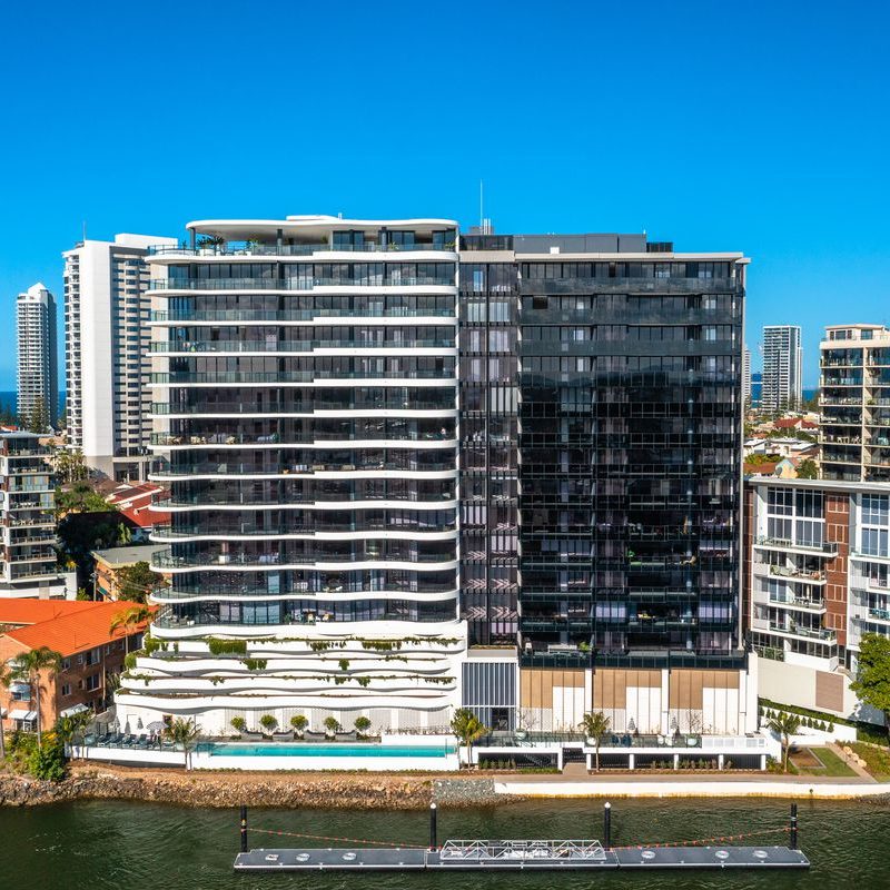 15 Cannes - Surfers Paradise